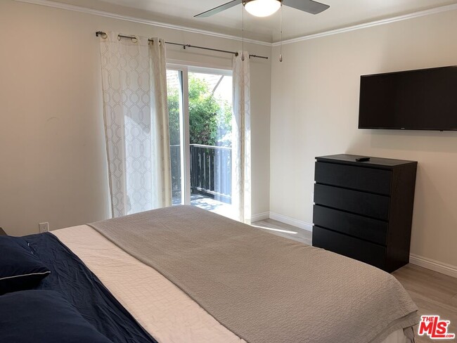 Building Photo - 1123 S Clark Dr