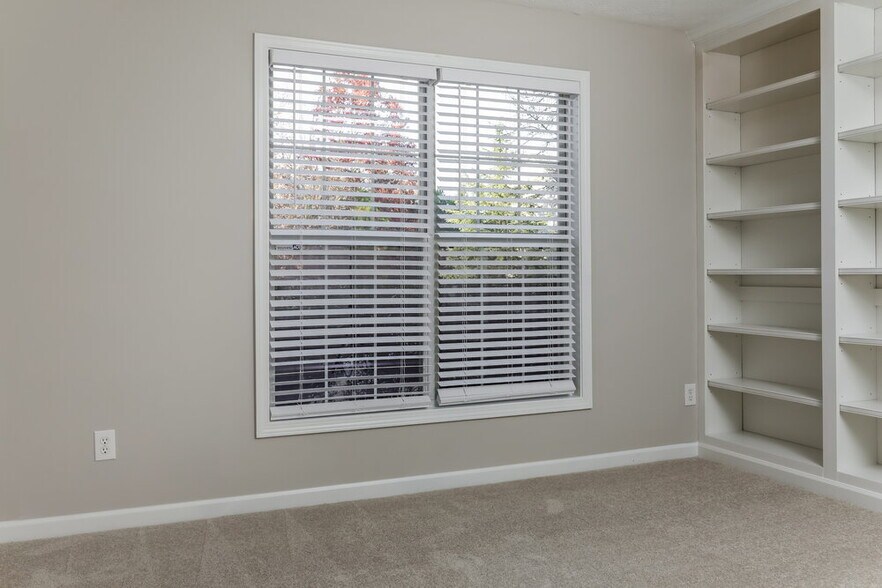 Building Photo - 752 Fairmont Park Dr