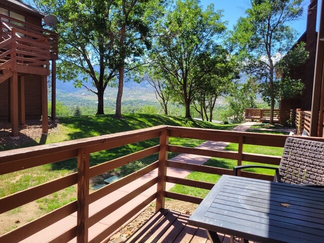 Building Photo - 2 Bed 1 Bath Condo Available Now!  MileSto...
