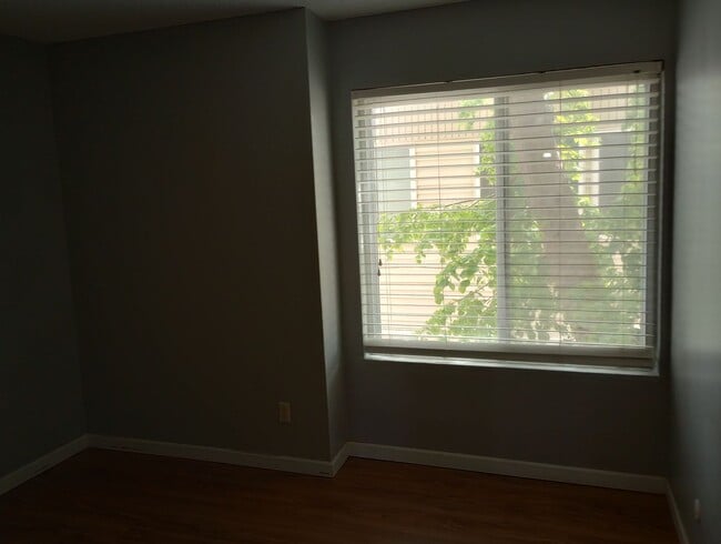 Building Photo - Cherry Creek Schools, 2 bed, 1 bath, 900 s...