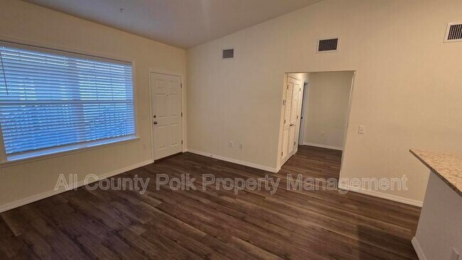 Building Photo - 915 Ariana St