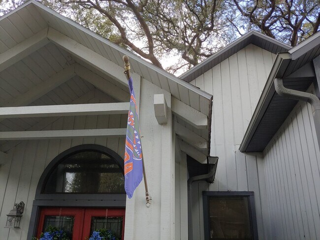 Building Photo - Beautifully Renovated Home in The Reserve!