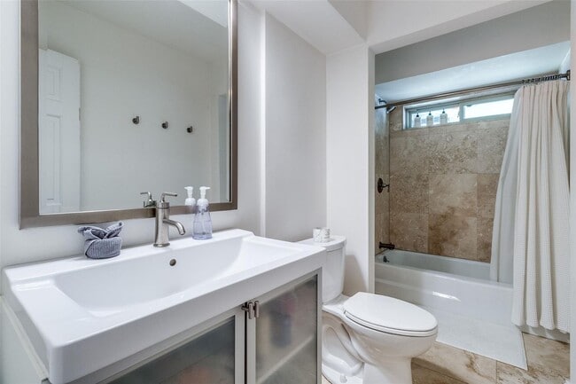 Building Photo - 7350 Fieldgate Dr