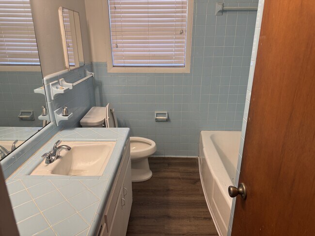 Building Photo - 513 3rd St