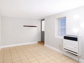 Building Photo - 92 School St