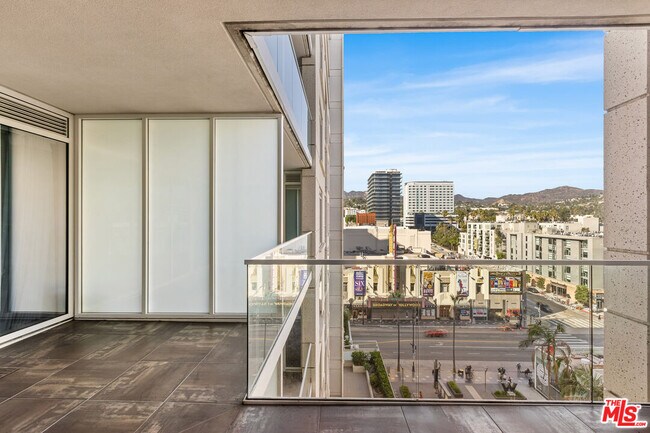 Building Photo - 6250 Hollywood Blvd