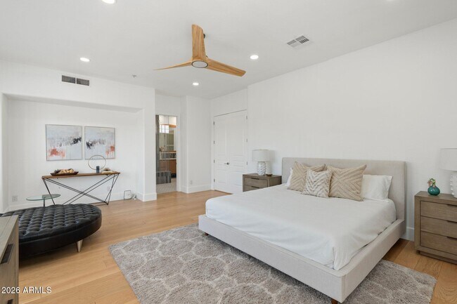 Building Photo - 7471 E Sunnyvale Dr