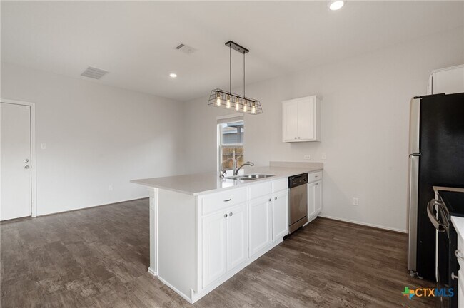 Building Photo - 817 Circle Wy