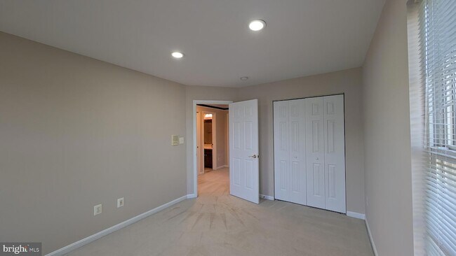 Building Photo - 42681 Rolling Rock Square