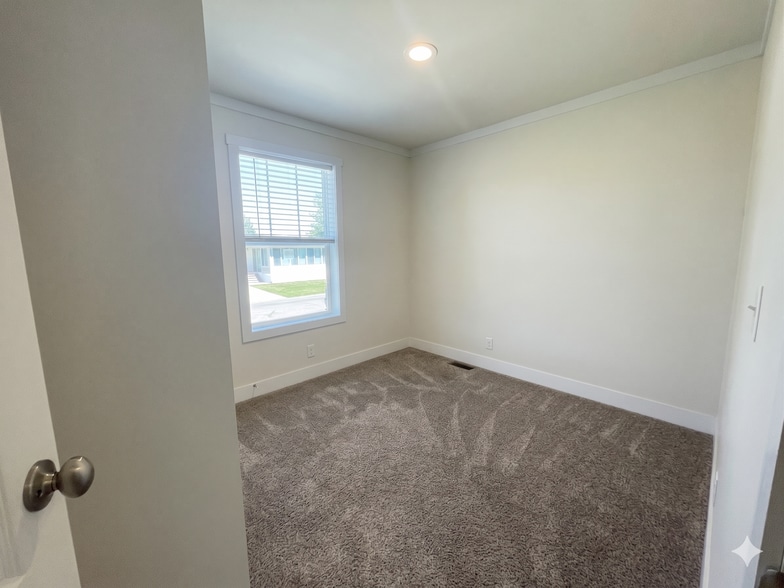 Building Photo - 30 Bellwood Dr