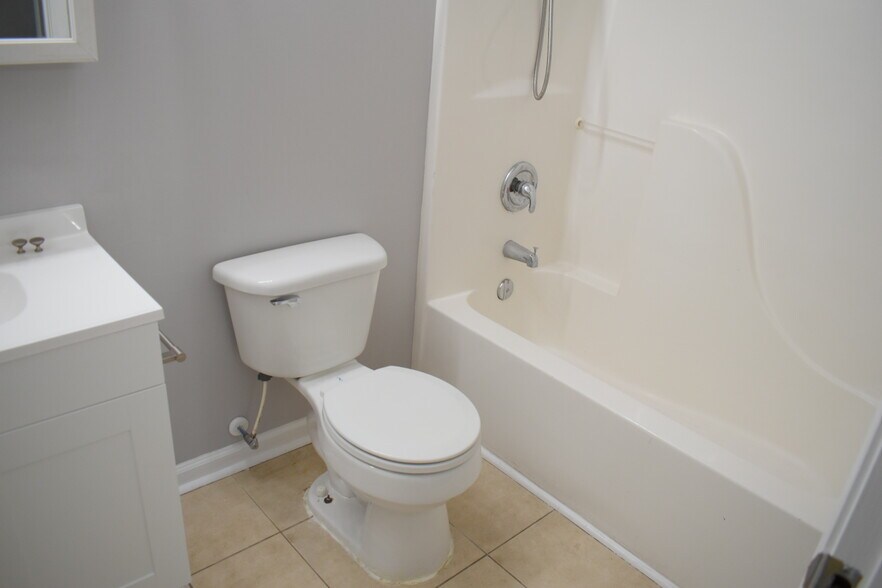 Building Photo - 2109 Wisteria Dr