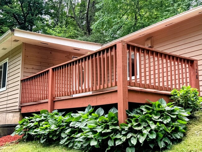 Building Photo - 128 Woodland Hills Dr