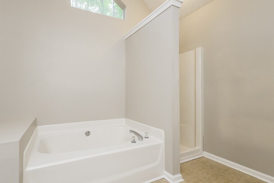 Building Photo - 130 Stoney Brook Way