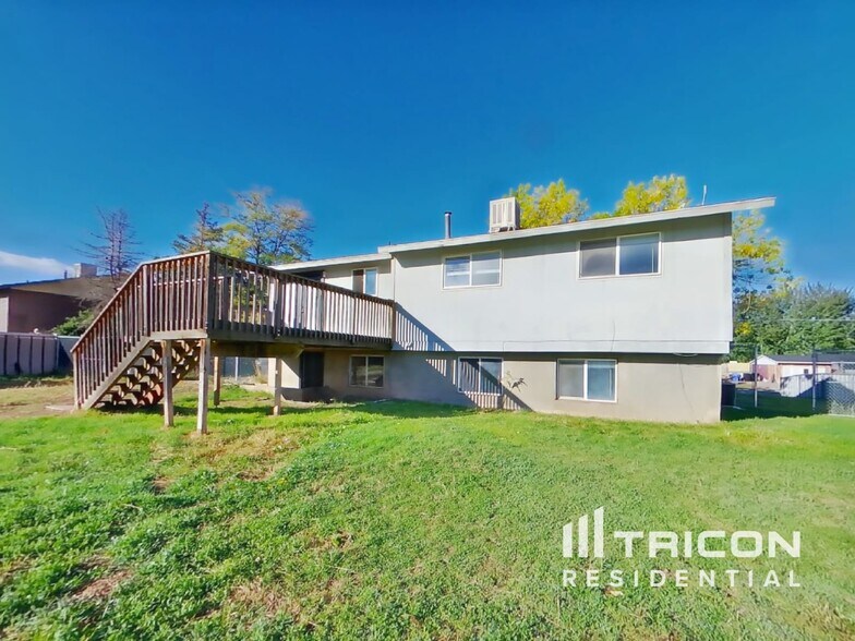 Building Photo - 1370 N 4700 W