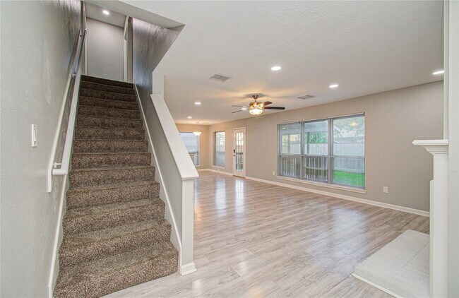 Building Photo - Village Park Drive, Missouri City, TX 77489 - 5 BR 2.5 BA single-family home