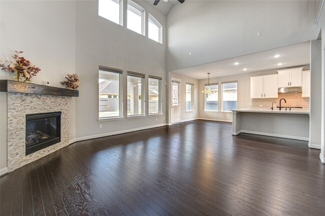 Building Photo - 28918 Woods Rose Ct