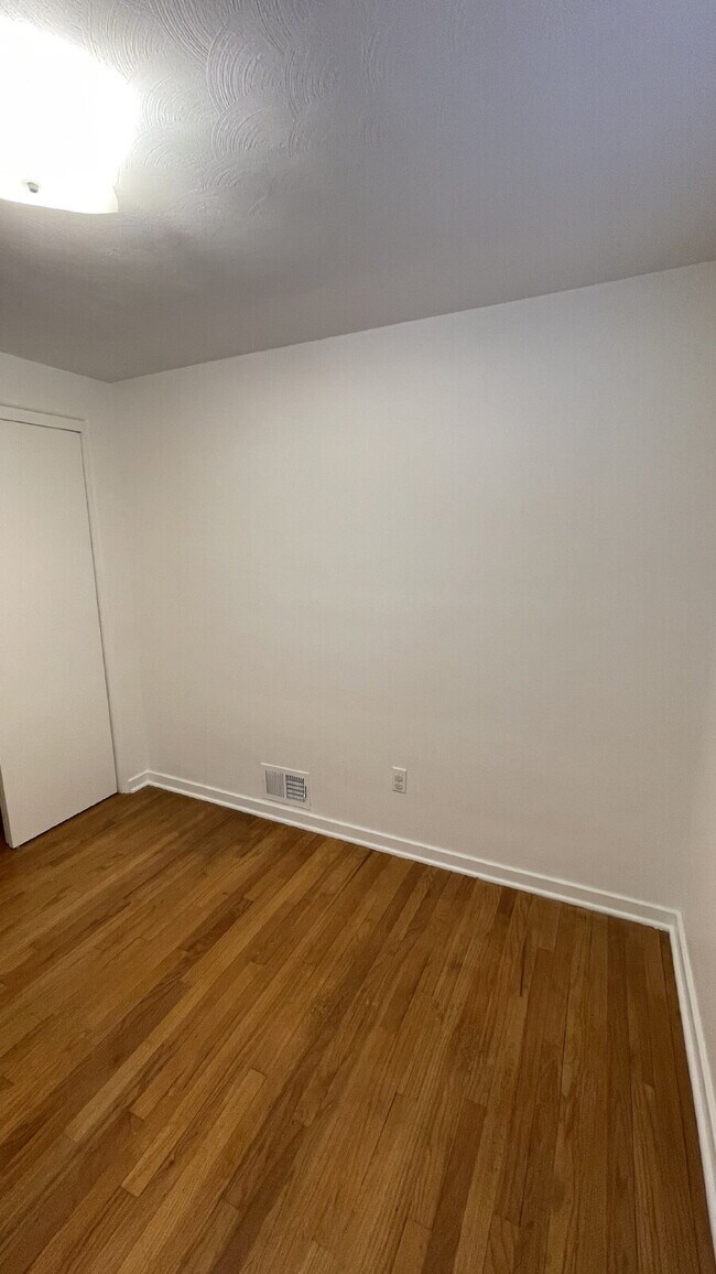 Building Photo - Charming 3 bed, 2 bath with finished basement!