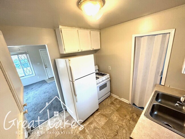 Building Photo - Homey 2 bedroom / 1 bathroom house now ava...