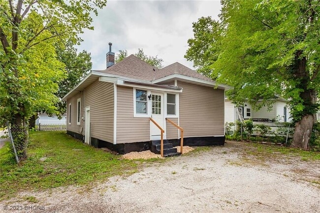 Building Photo - 1215 Clark St