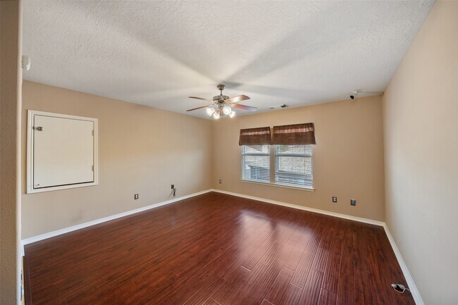 Building Photo - 8406 Oak Villa Ct