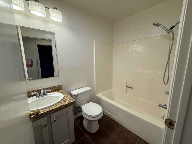 Downstairs bathroom - 10330 Riverside Dr