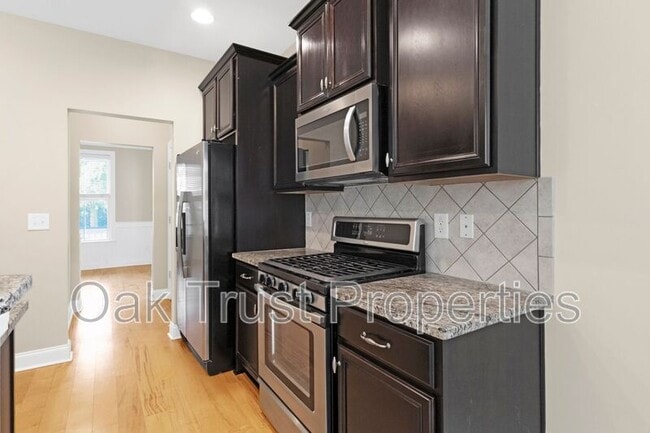 Building Photo - 5185 Celtic Dr