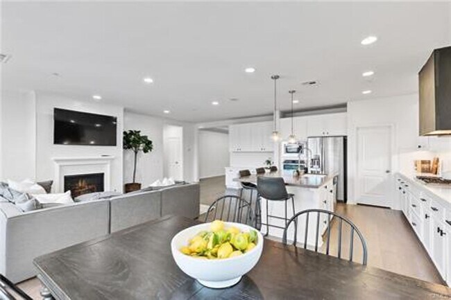 Building Photo - 31650 Sweetwater Cir