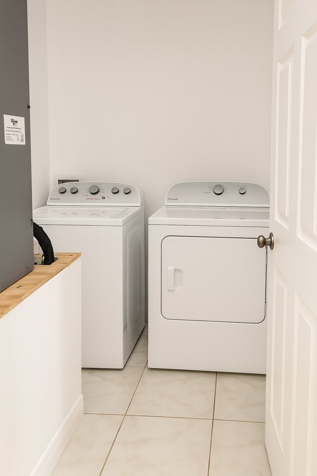Laundry Room - 981 SW McElroy Ave
