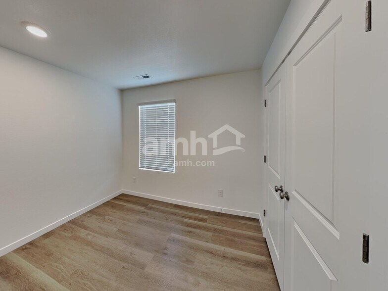 Building Photo - 26105 E Calhoun Pl