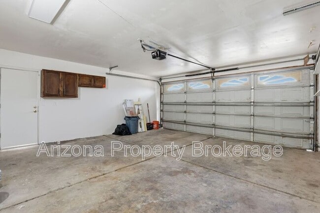 Building Photo - 3433 E Enid Ave