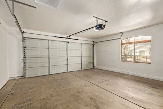 Building Photo - 3 Bedroom with Den in Chandler