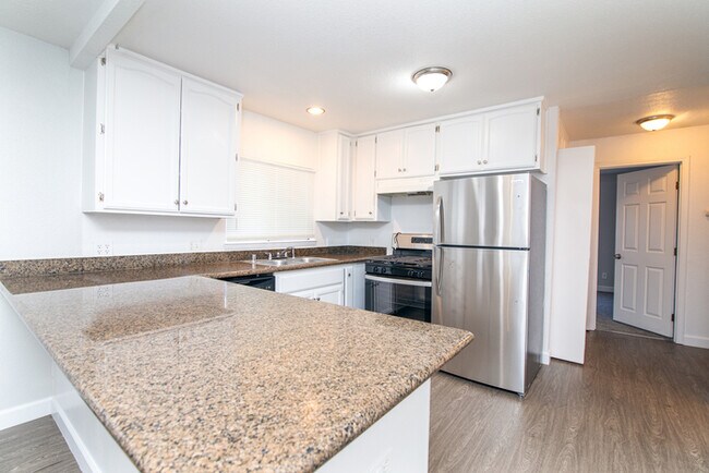 Building Photo - ALF OFF One Month’s Rent! Updated 3BR Home with Garage & Yard – Prime Sacramento Location