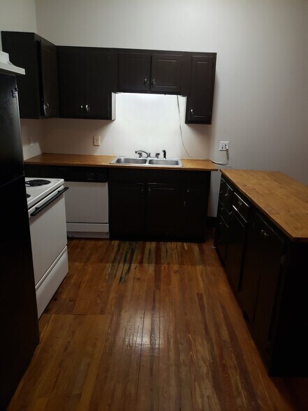 Building Photo - 1422 Coker Ave
