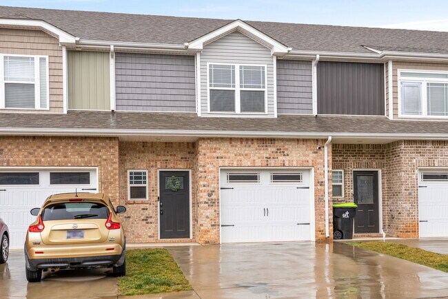 Primary Photo - 318 Fallow Cir