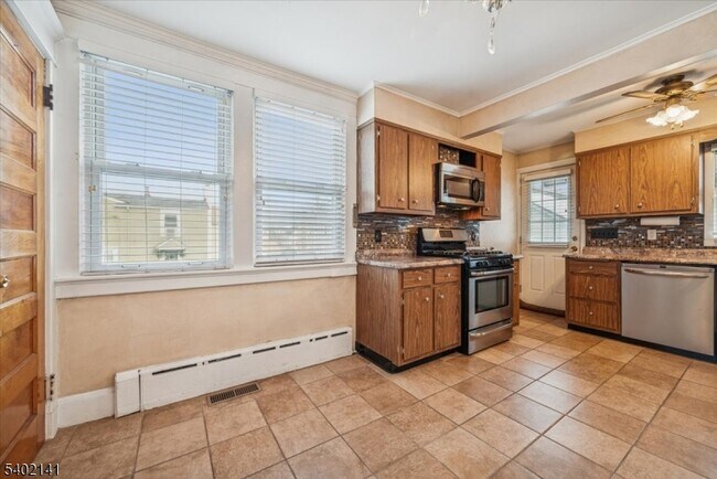 Building Photo - 16 Cross St