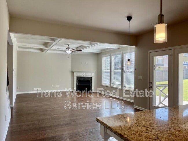 Building Photo - 7531 Silk Tree Pointe