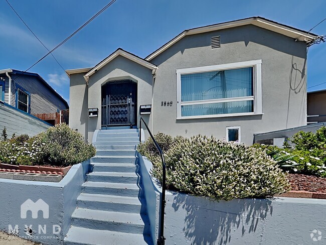 Building Photo - 2860 Montana St