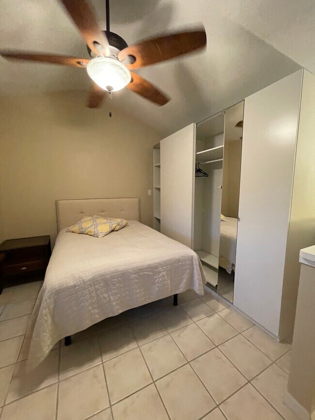Very large closet - 1255 Ponce Island Dr