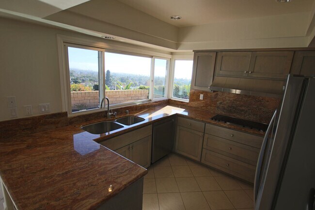 Building Photo - Amazing La Jolla North PB home with panoramic views of the ocean, bay and downtown