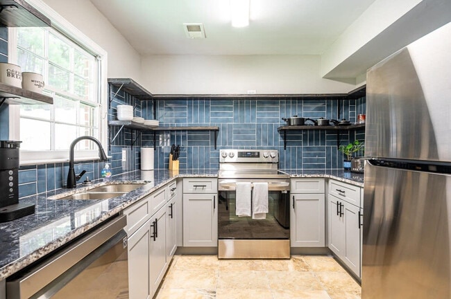 Building Photo - 1283 Sweet Pine Dr