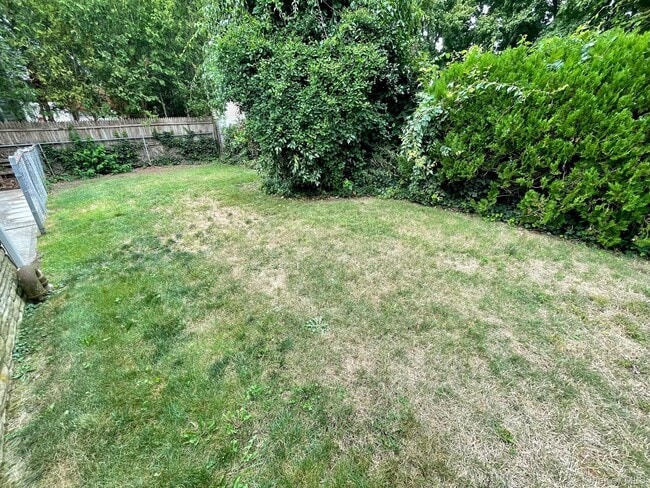 Building Photo - 105 Burtis St