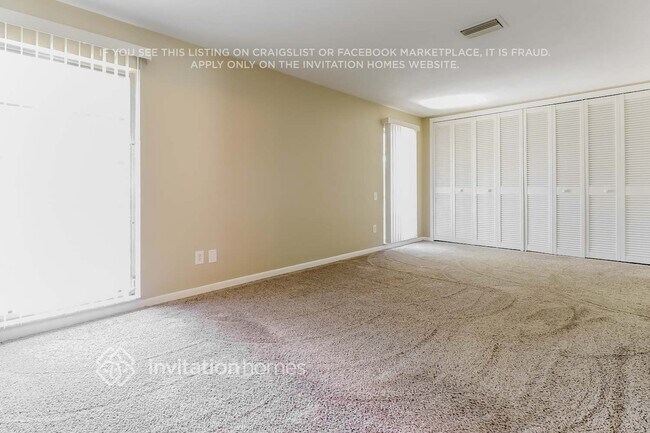 Building Photo - 10350 Bay Hills Dr