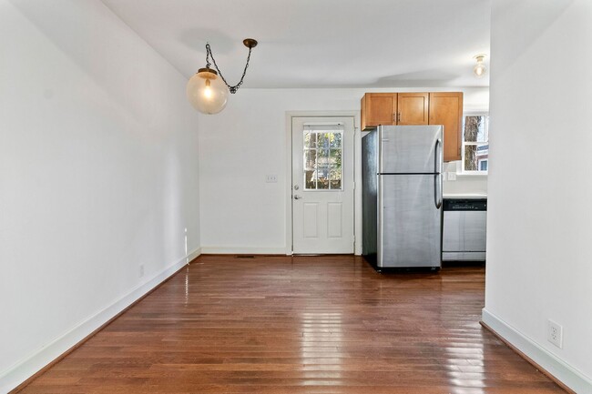 Building Photo - 552 Savannah Hwy