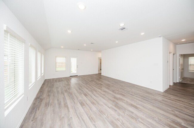 Building Photo - 7406 Bartoncliff Dr