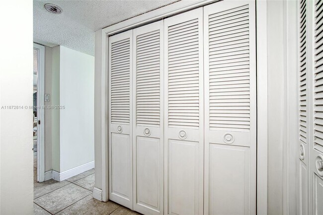 Building Photo - 18051 Biscayne Blvd
