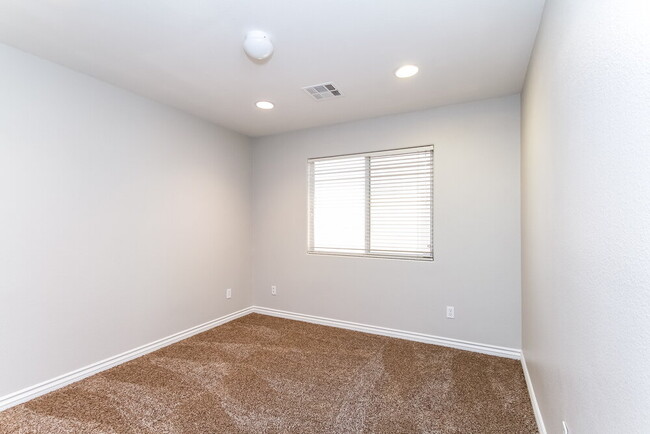 Building Photo - 308 Sierra Breeze Ave