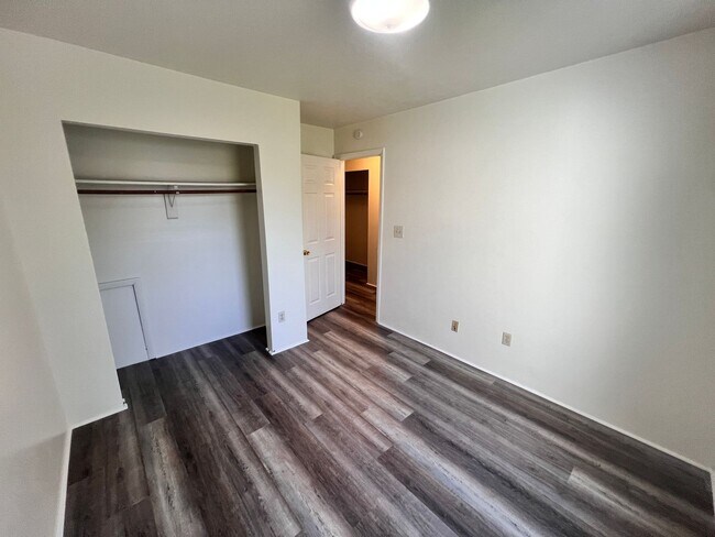 Building Photo - Blacksburg, 4 BR / 2.5 BA Townhouse, Available August