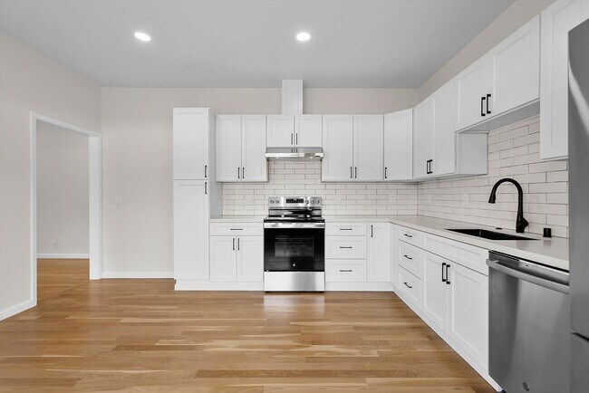 Building Photo - 2026 San Antonio Ave