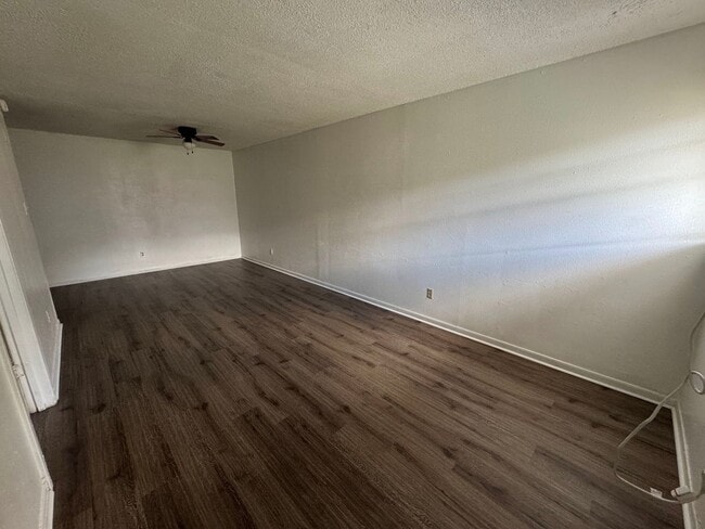 Building Photo - 505 Sunset Ln