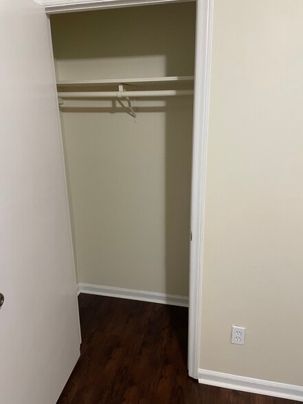 Building Photo - 224 Bridgefield Pl